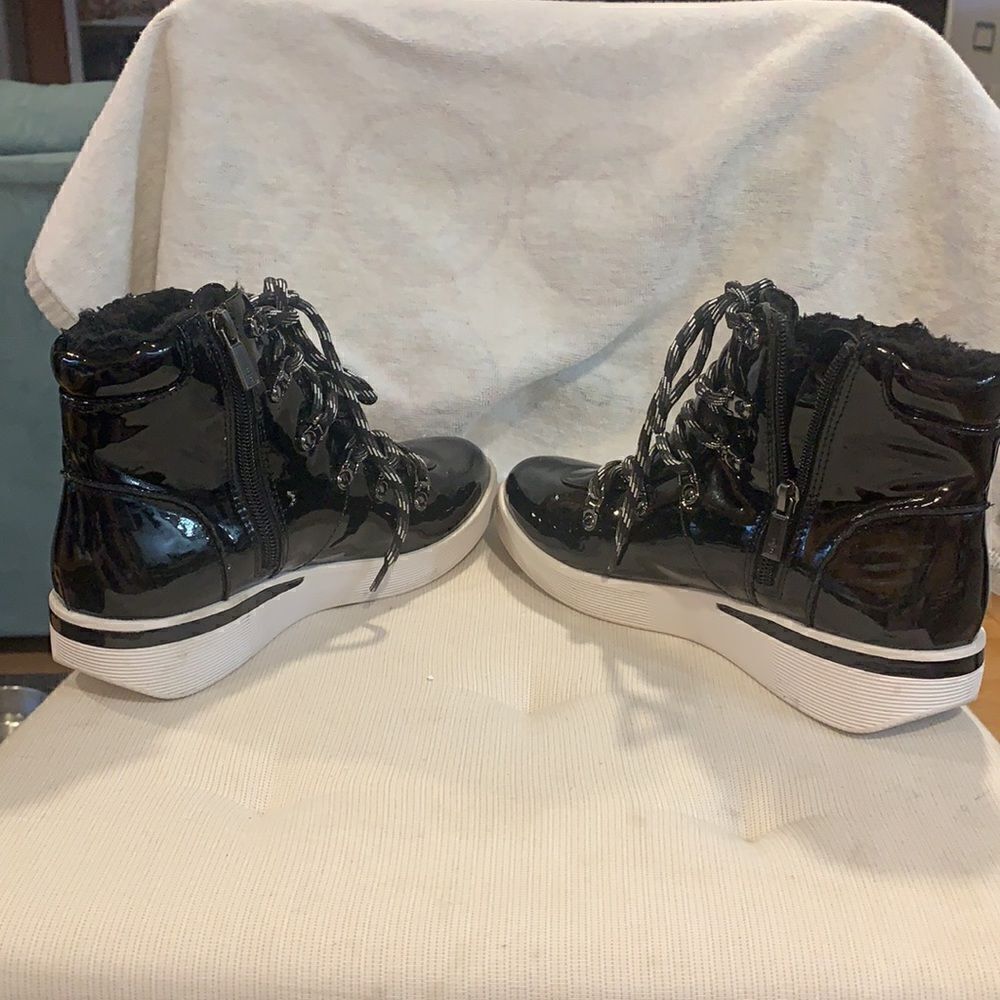 Kenneth Cole Reaction Sneakers HUMALONGS Patent Leather High Top Side Zip, EUC 7 - Picture 3 of 11